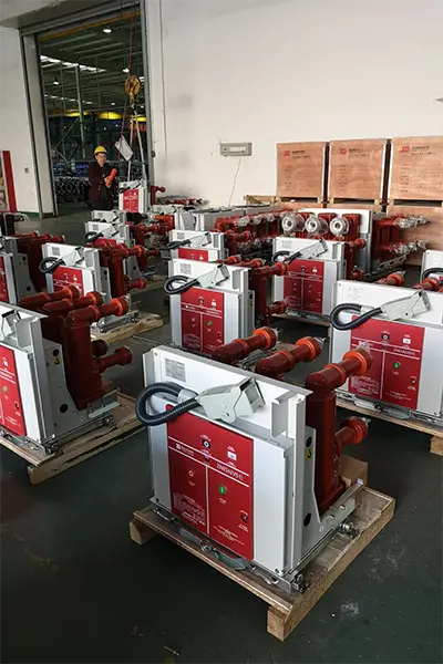 Vacuum circuit breaker